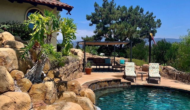 Vineyard Villa with 360-Degree Mtn Views, Private Saltwater Pool & Hot Tub