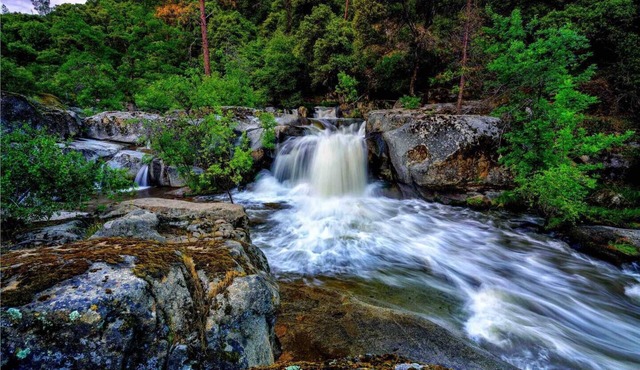 Waterfall Lodge near Yosemite. Playground, Hot Tub