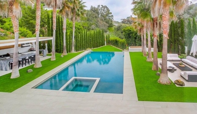 Where luxury & modern elegance blend to create and unforgettable vacation.