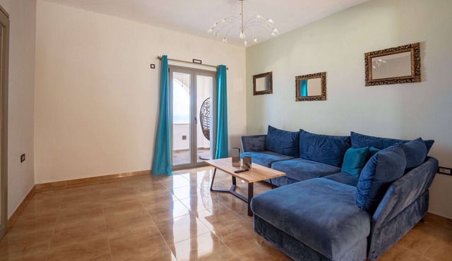 Whole appartment with 3 bedrooms in Vourvoulos-10mins away from Fira by driving!