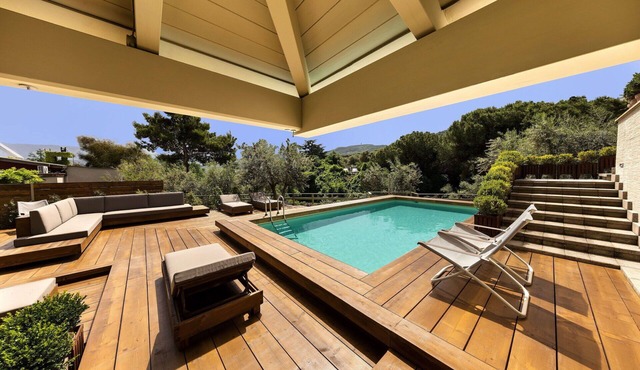 Wonderful private villa with private pool, sauna, WIFI, A/C, hot tub, TV, patio, close to Sorrento