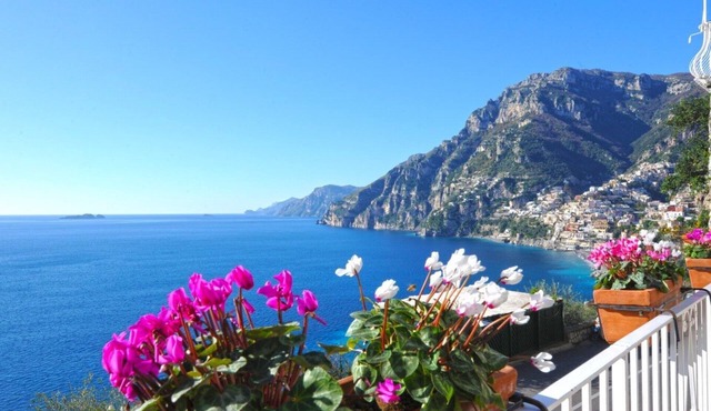 Yellow Charming House in Positano