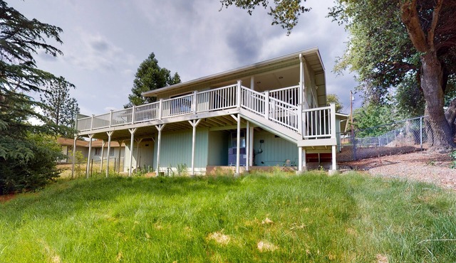 Yosemite Portal | House in Oakhurst