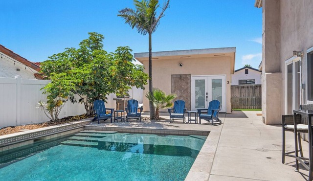 Your perfect long-term stay vacation located minutes from the beach!