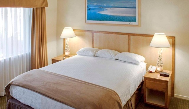 Your Relaxing Getaway Awaits! 2 Comfortable Units, Free Parking, Onsite Pool