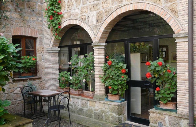 Comfortable accommodation in a castle, swimming pool in Proceno