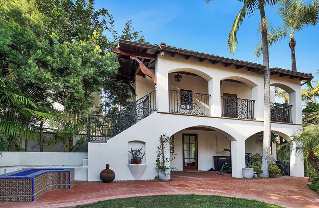 Location, Location, Location!!!! Located In The Heart Of Beverly Hills