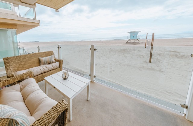 Stunning Ocean Front Views on the Sand, Luxury Home - Silver Strand Beach in Oxnard