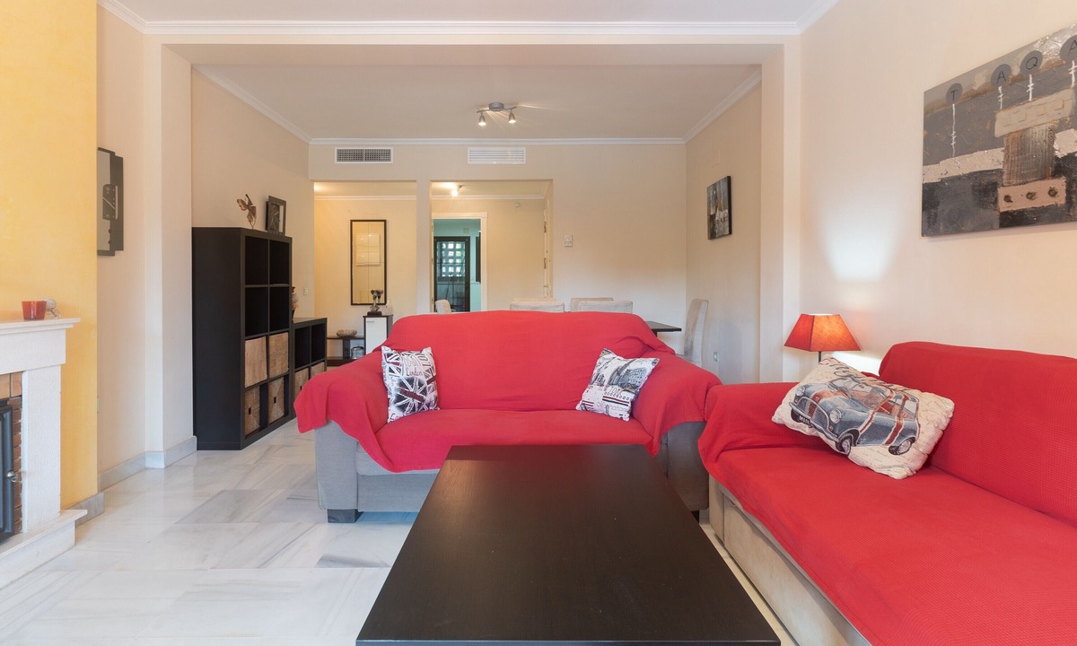 Atalaya-Isdabe Apartment | Holiday Accommodation "Apartamento Entre Estepona-Marbella" with Shared Pool & Wi-Fi