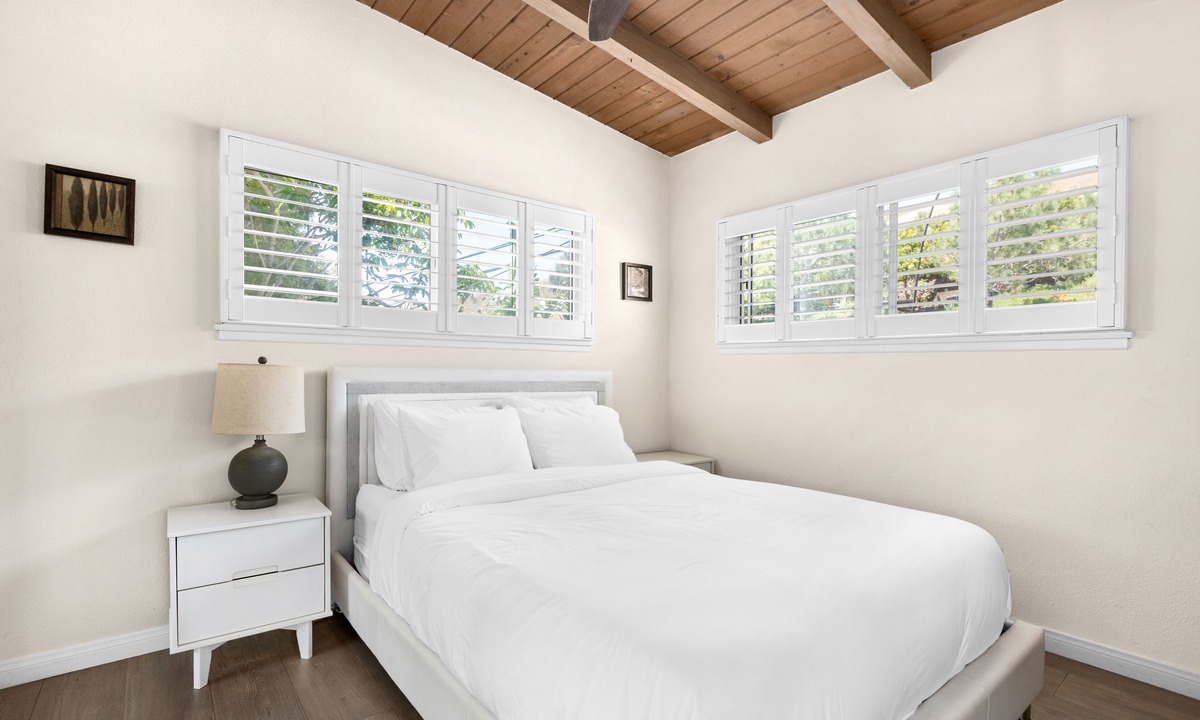 Central Malibu Condo | Ultra Premium Malibu Road Beach House with AC PRIVATE BEACH