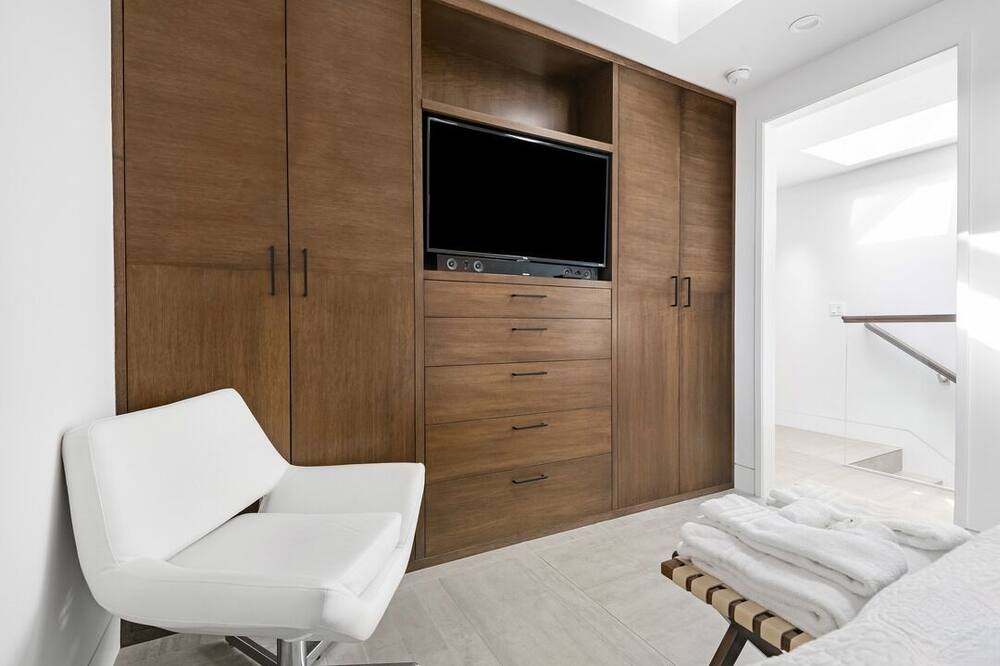 Photo of Bedroom in Eastern Malibu
