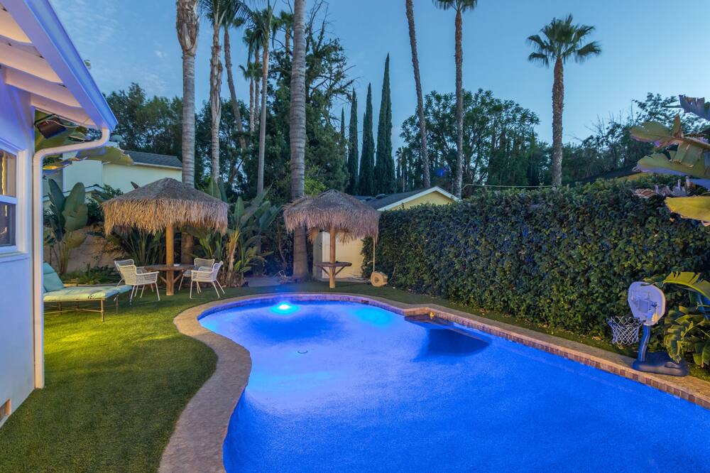 Photo of Outdoor in Woodland Hills