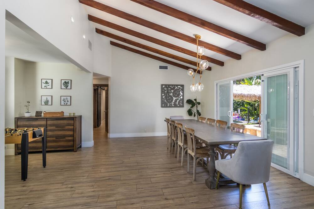 Photo of Livingroom in Woodland Hills