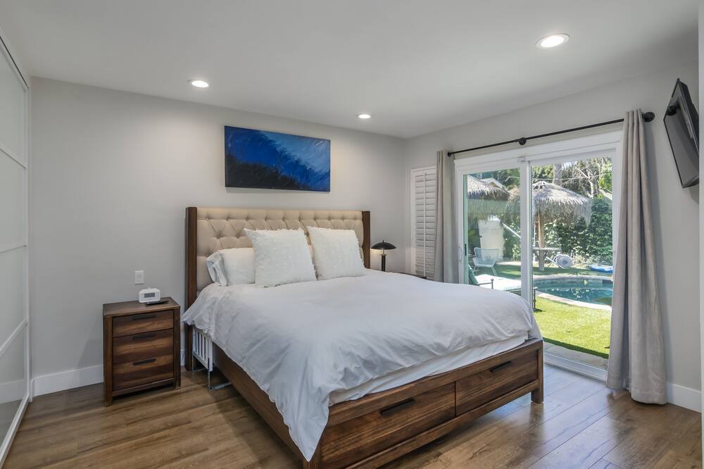 Photo of Bedroom in Woodland Hills