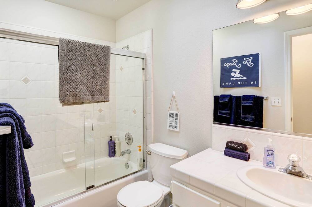 Photo of Bathroom in Shasta