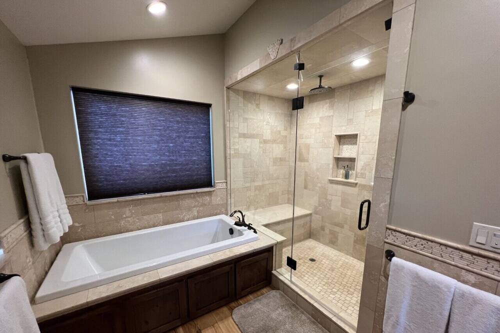 Photo of Bathroom in Al Tahoe
