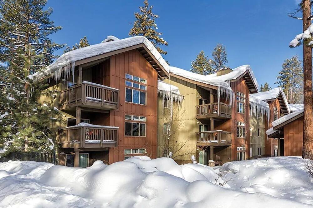 Photo of Outdoor in Round Hill Village