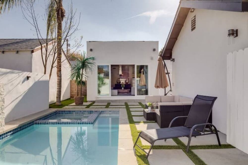 Photo of Outdoor in Valley Glen