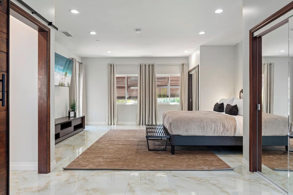 Photo of Bedroom in Woodland Hills