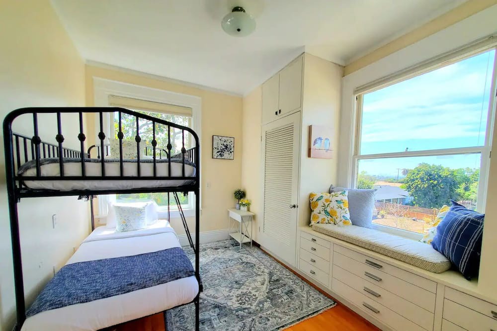 Photo of Bedroom in Lincoln Acres