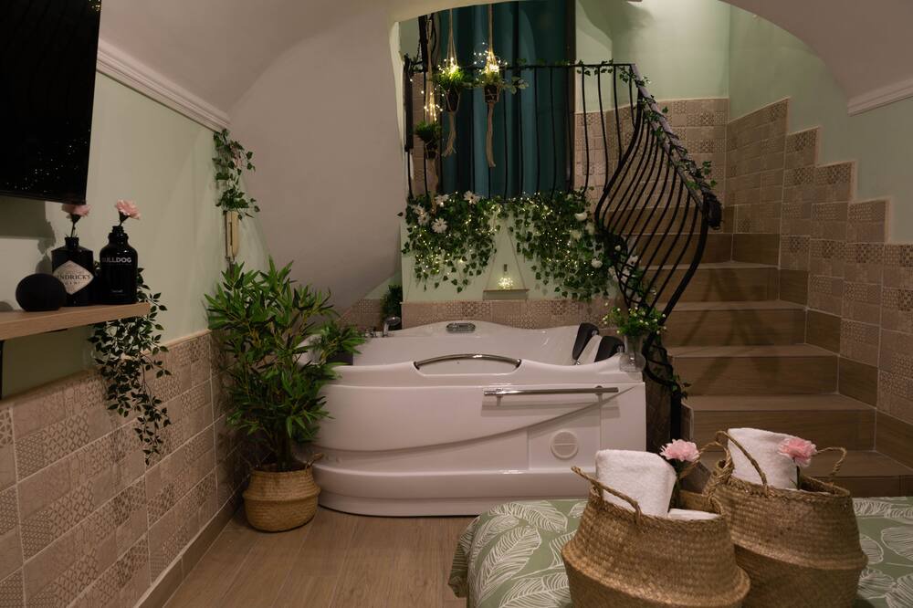 Photo of Bathroom in Naples City Centre
