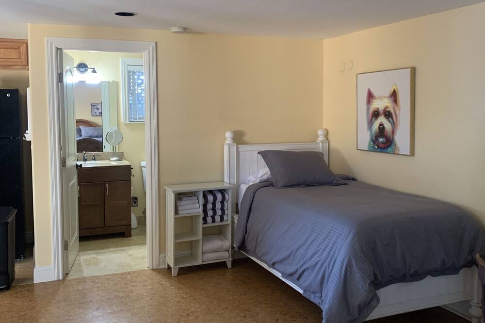 Photo of Bedroom in Monterey