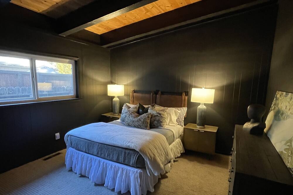 Photo of Bedroom in Tahoe Island
