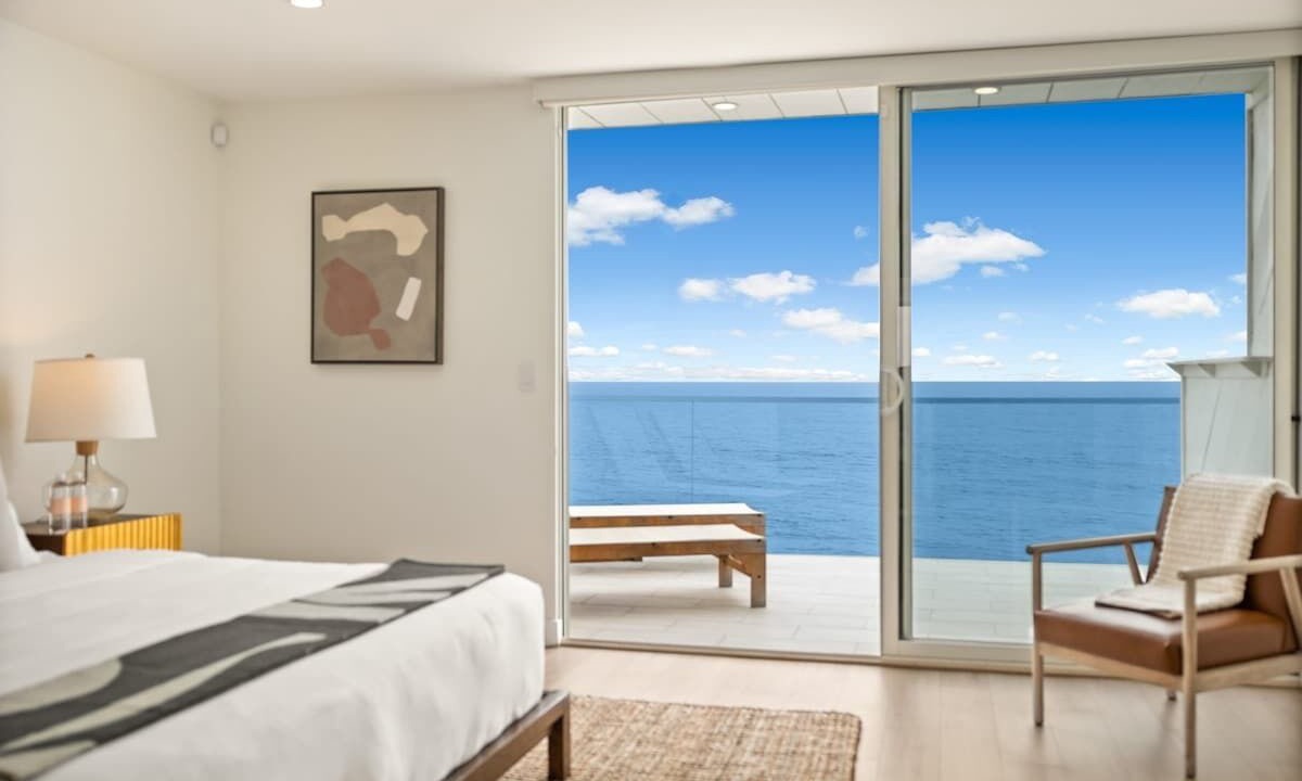Photo of Bedroom in Eastern Malibu