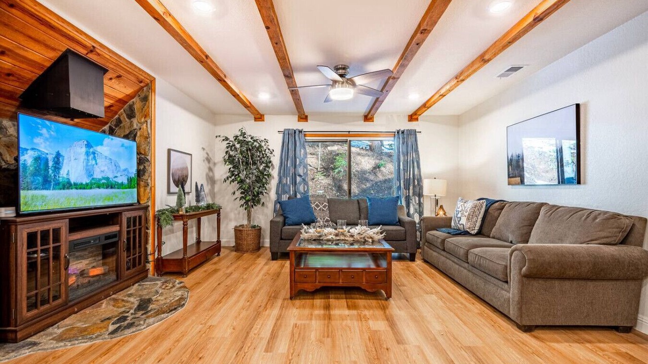 Photo of Livingroom in Sugar Pine