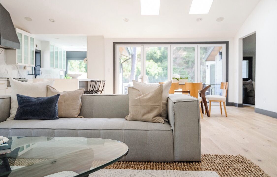 Photo of Livingroom in Beverly Glen