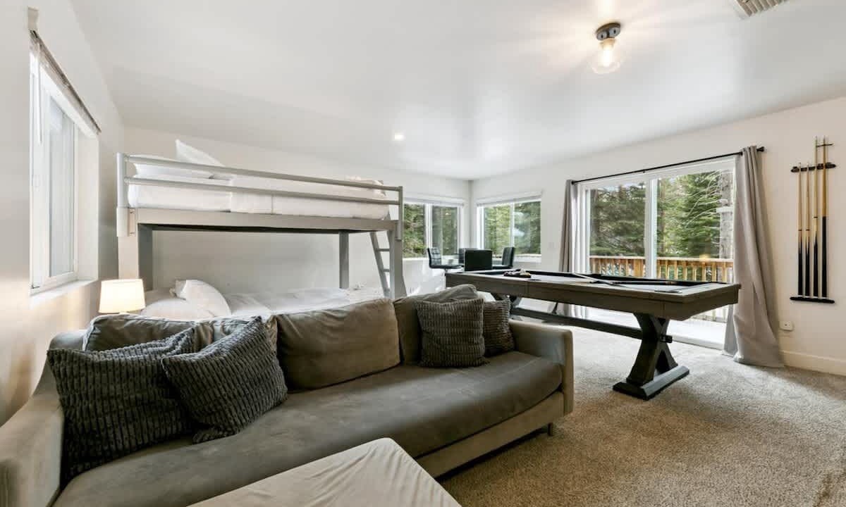 Photo of Livingroom in North Upper Truckee