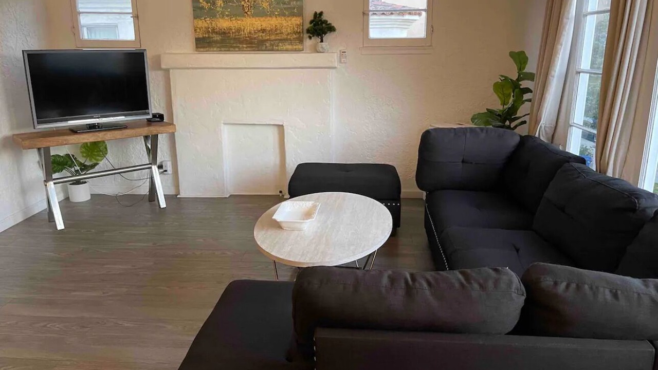 Photo of Livingroom in Pico - Robertson