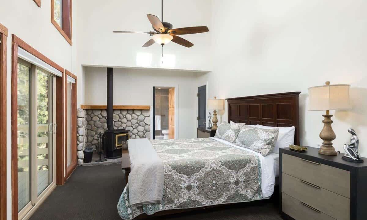 Photo of Livingroom in Evergreen Estates