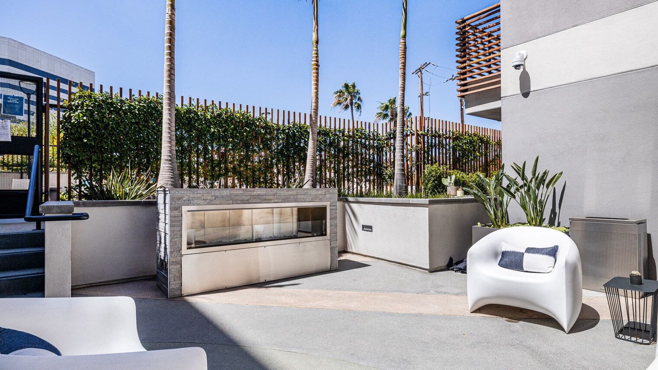 Photo of Outdoor in Sawtelle