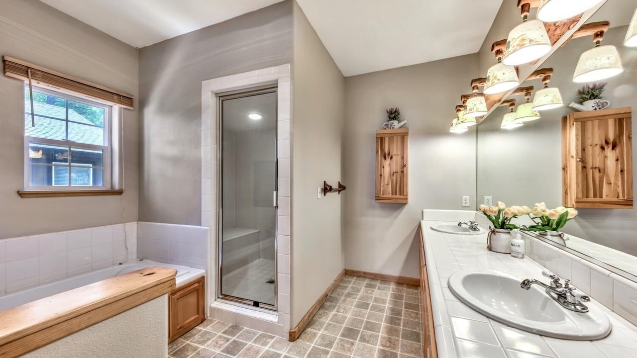 Photo of Bathroom in Country Club Estates