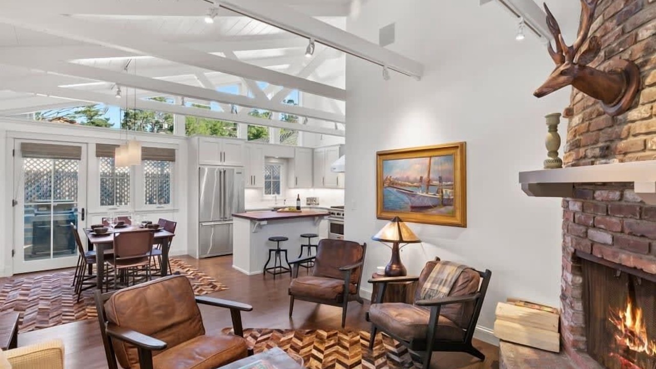 Photo of Livingroom in Northeast Carmel