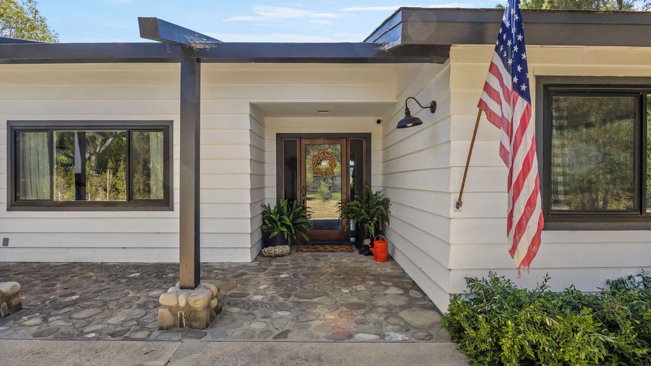 Photo of Outdoor in Meiners Oaks