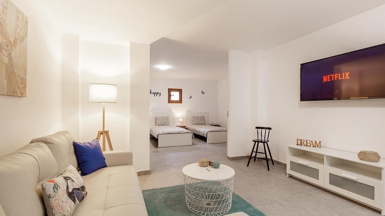 Photo of Livingroom in New Golden Mile