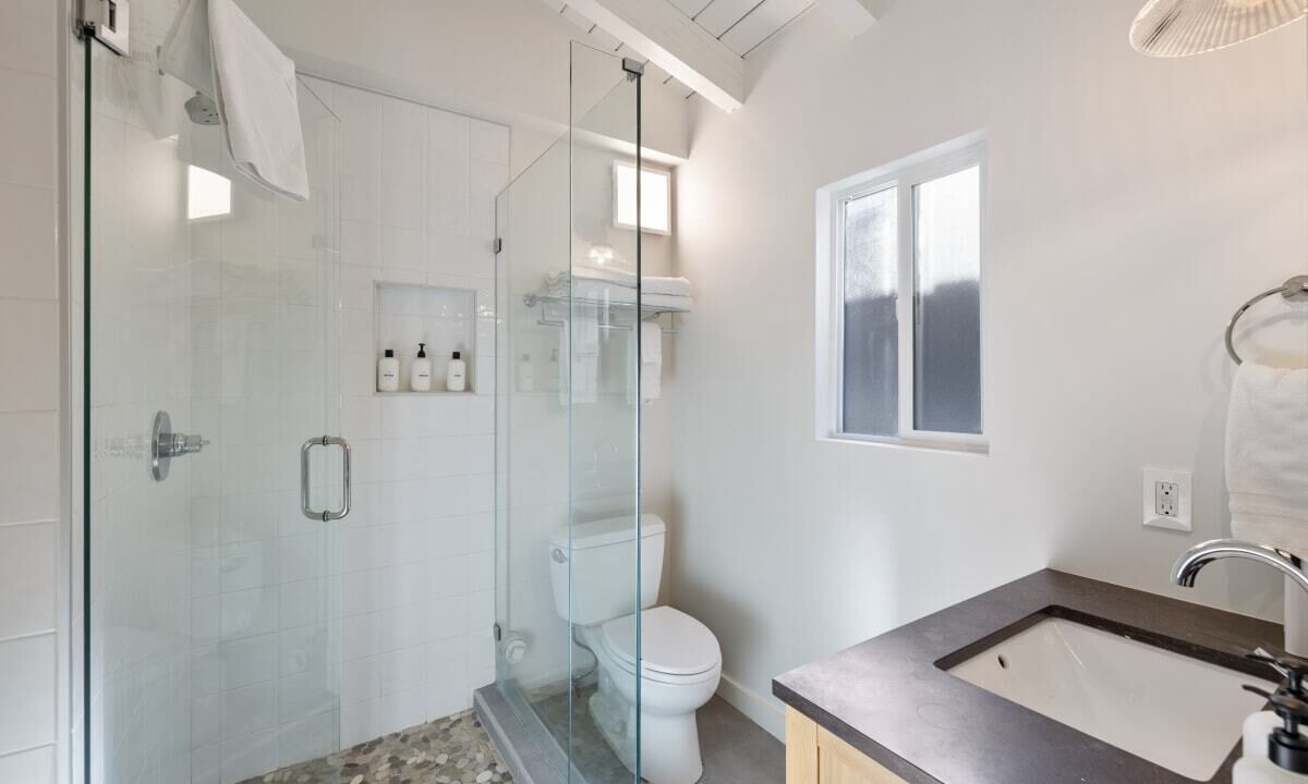 Photo of Bathroom in Lakeside Park