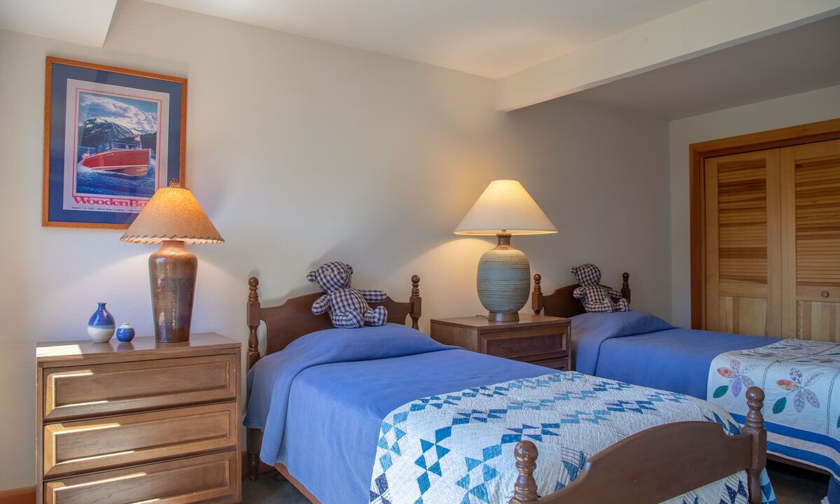 Photo of Bedroom in Lake Forest