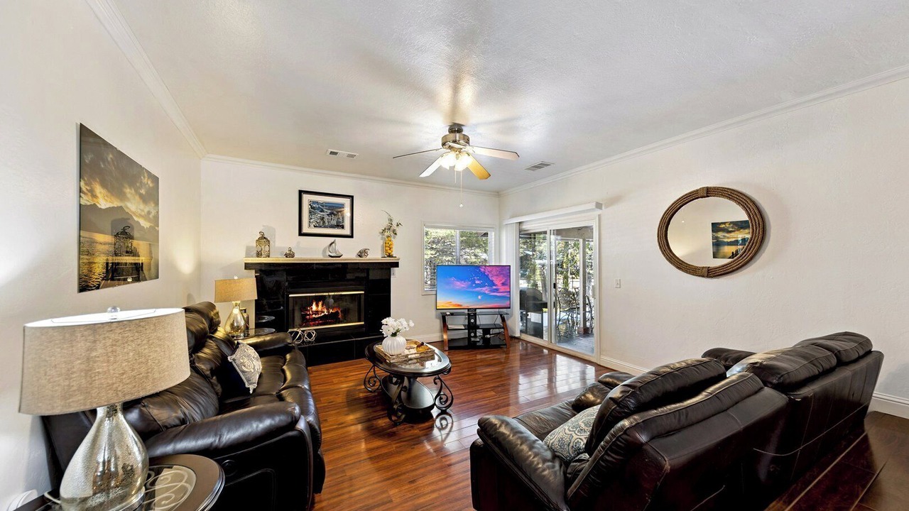 Photo of Livingroom in Tahoe Island