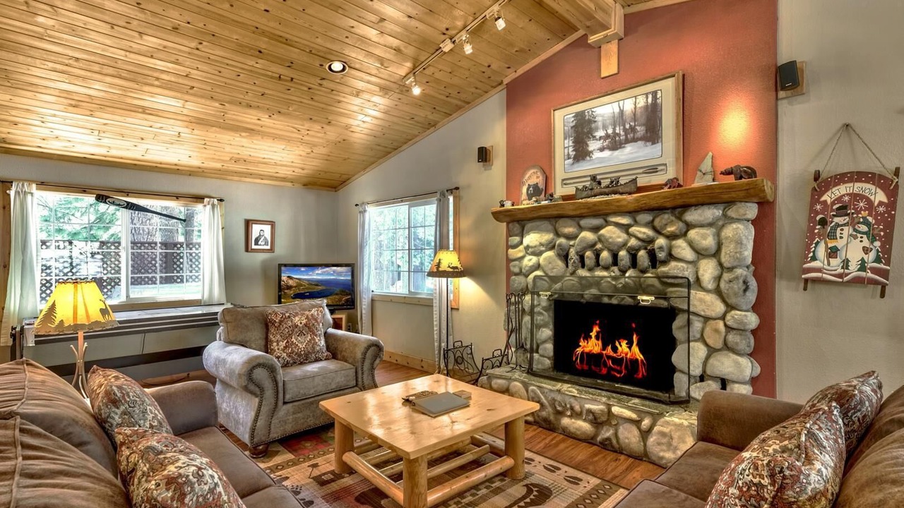 Photo of Livingroom in North Upper Truckee