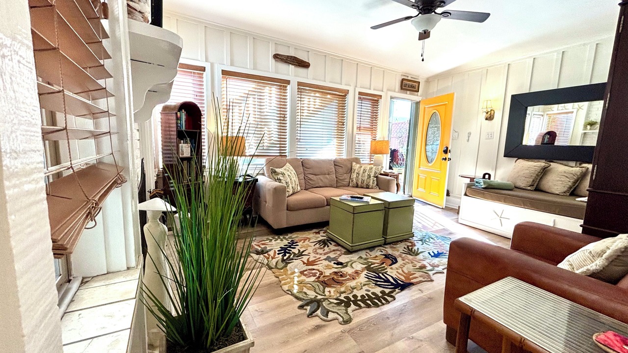 Photo of Livingroom in Old Towne