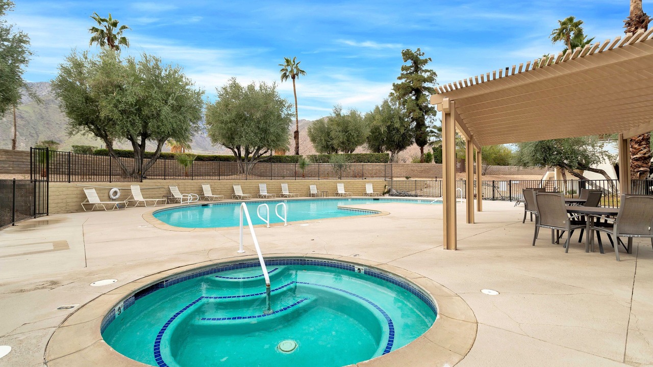 Photo of Outdoor in Racquet Club West