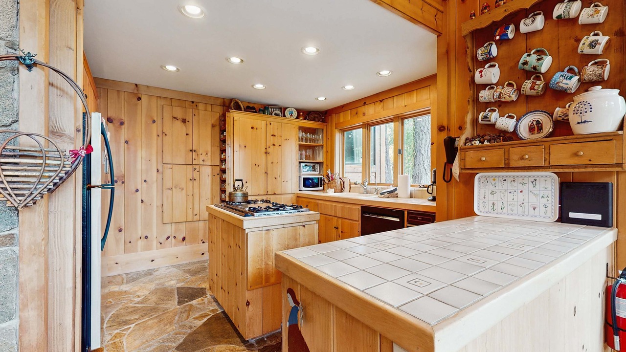 Photo of Kitchen in Alpine Meadows