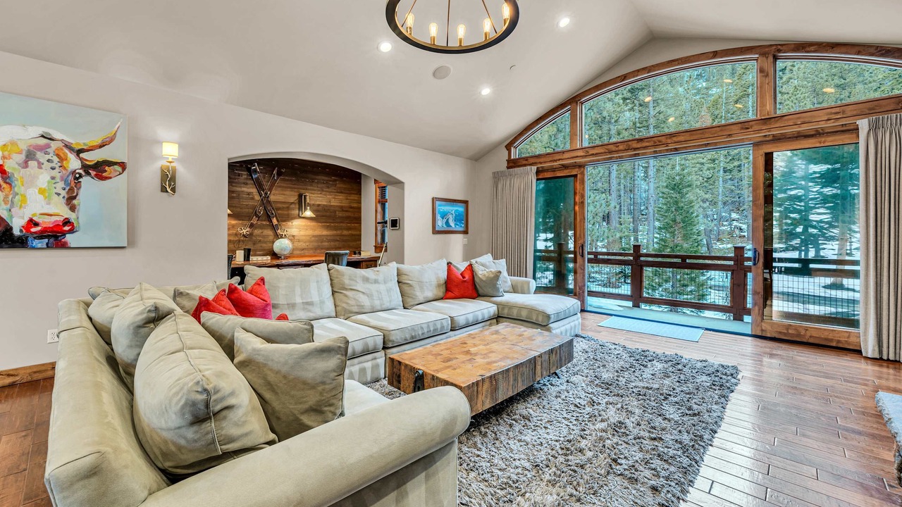 Photo of Livingroom in Christmas Valley