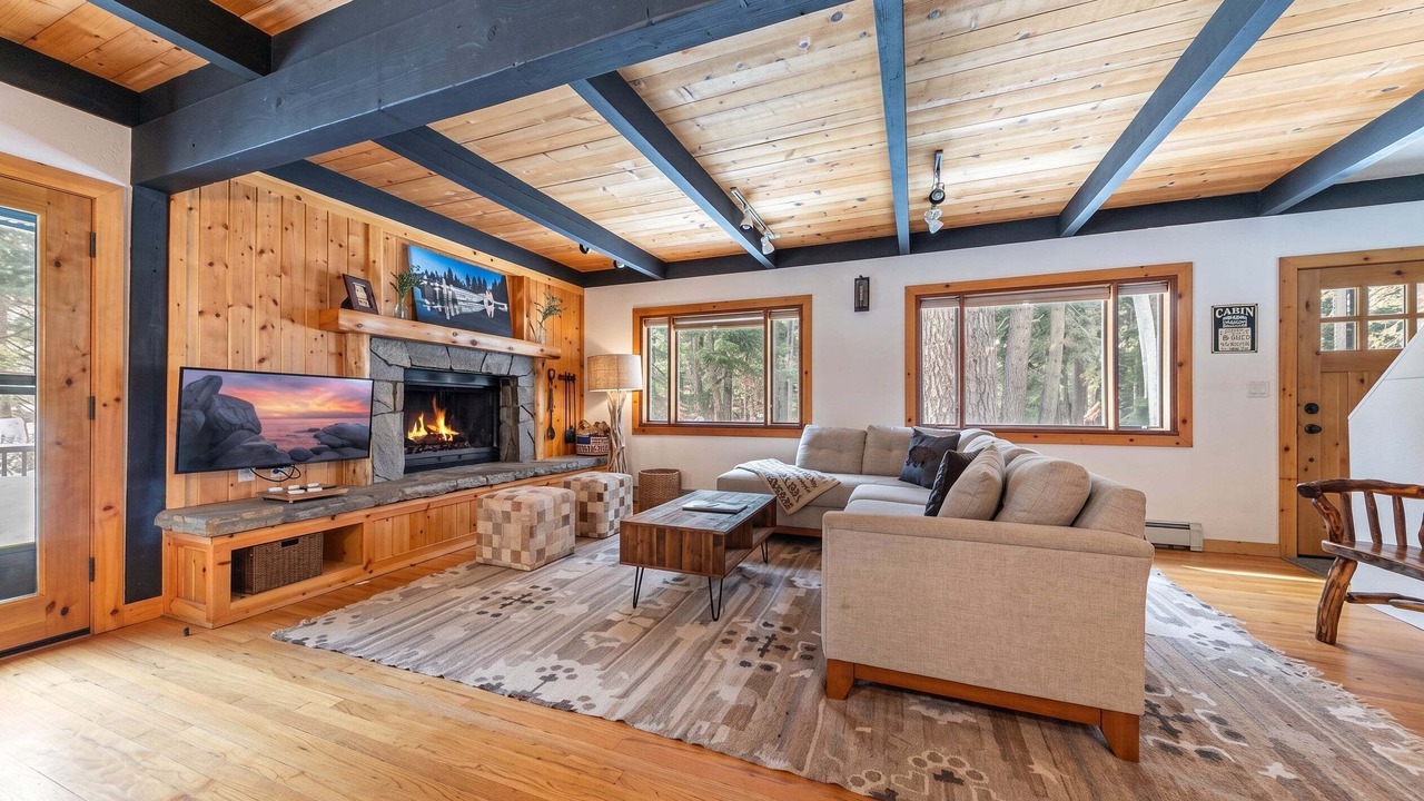 Photo of Livingroom in Tahoe Pines