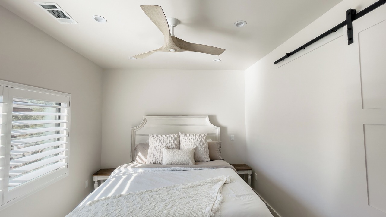 Photo of Bedroom in Oak Shores