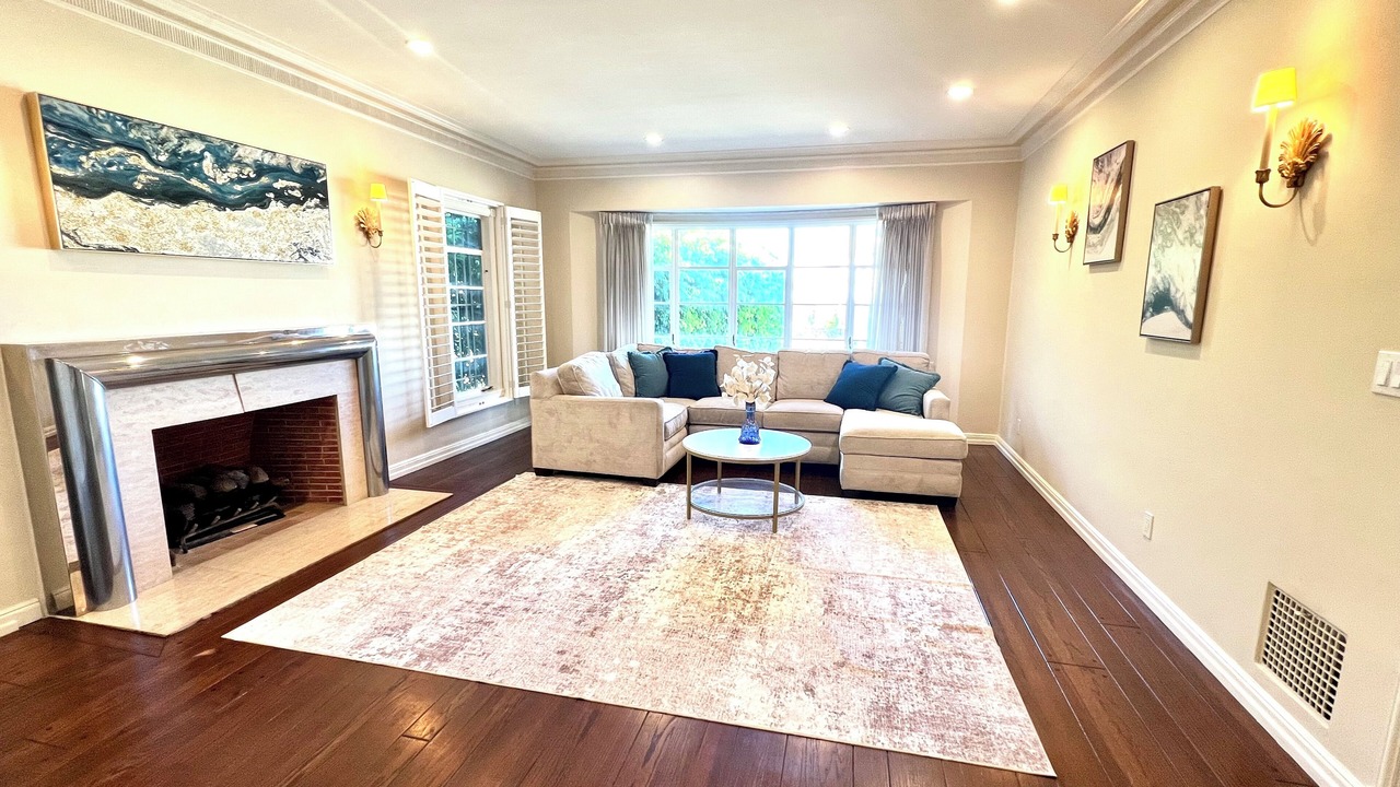 Photo of Livingroom in Pico - Robertson