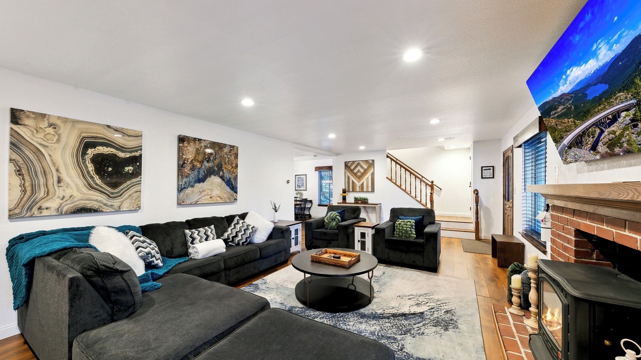 Photo of Livingroom in Country Club Estates
